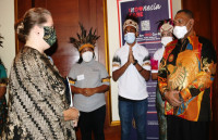 Apresiasi Gubernur Enembe, Wakil Kedubes Amerika Lepas 24 Pelajar Papua